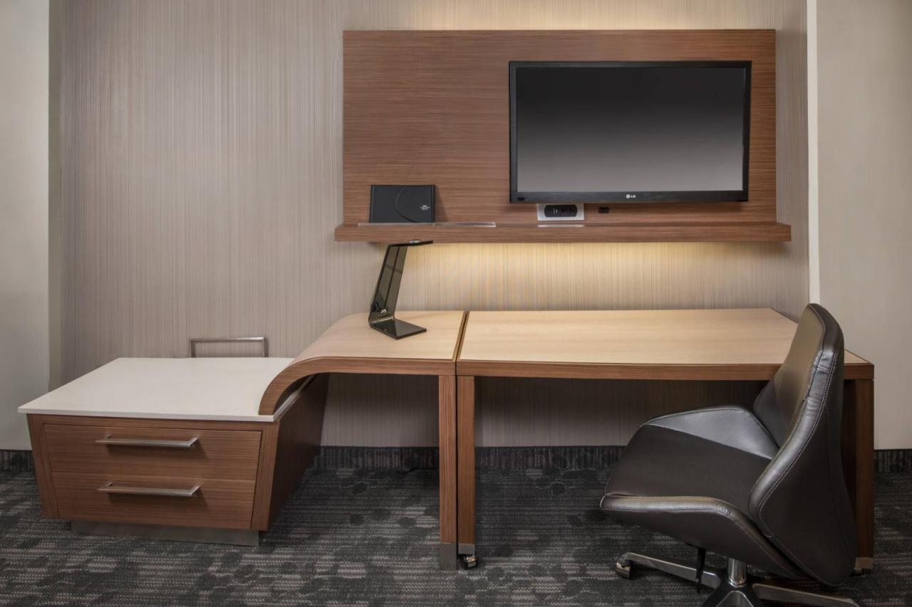 Courtyard By Marriott New York Queens, Jamaica エクステリア 写真